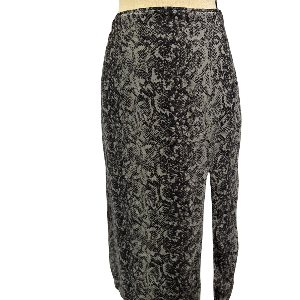 ABERCROMBIE & FITCH Black and Gray Snake Print Skirt